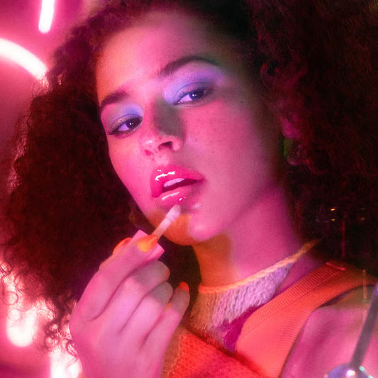 Too Faced – Kissing Jelly Gloss en tono Raspberry 4.5 ml